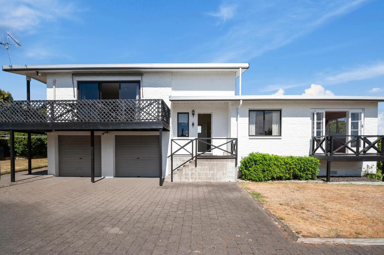 Lake Vista At Two Mile Bay- Taupo Central Home Exterior photo